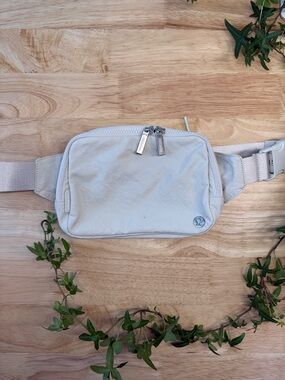 Lululemon Belt Bag 2L White Opal